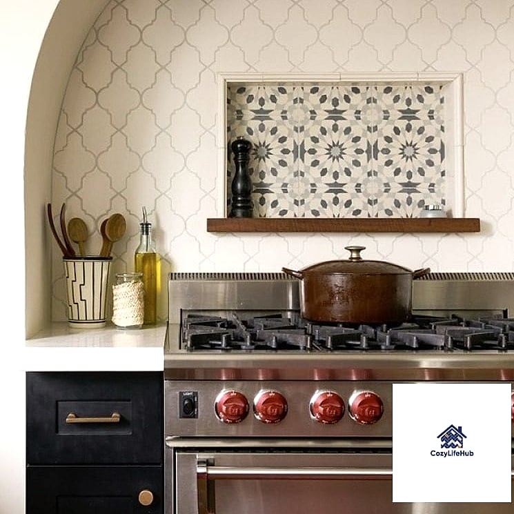 Arabesque Accent Above a Bathtub