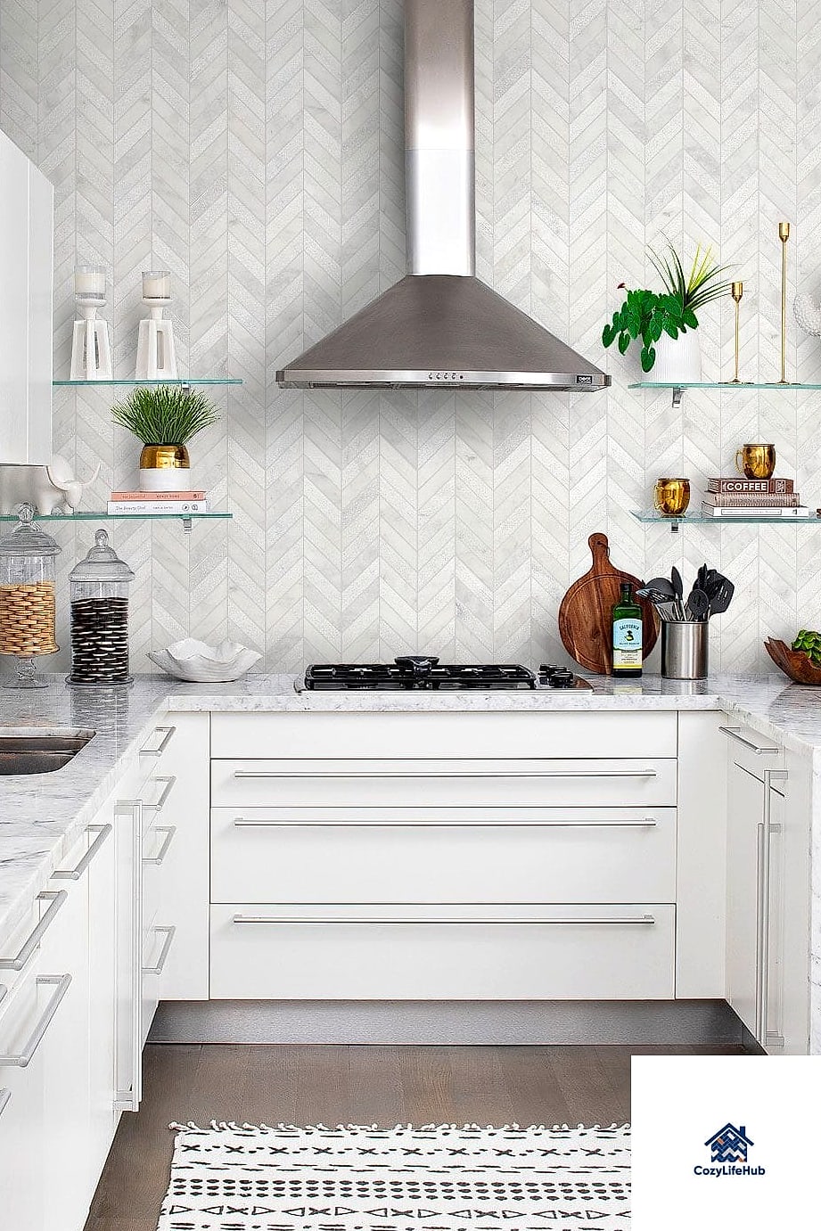 21 Backsplash for Black and White Kitchens Ideas That Will Transform Your Space 19 Marble Herringbone with Brass Accents