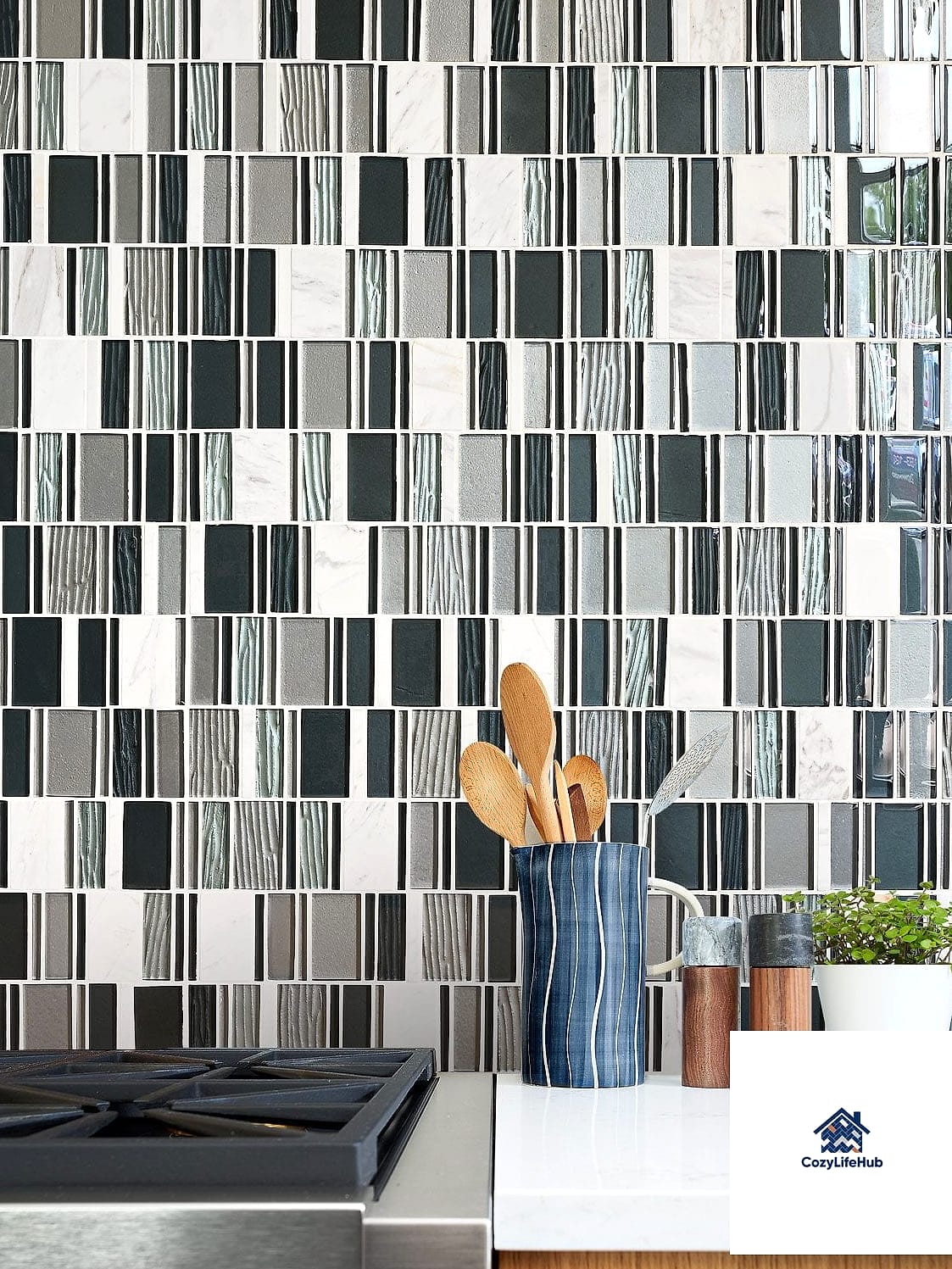 13 White Marble Backsplash Ideas That Designers Keep Coming Back To 6 Marble Mosaic Tile in a Basketweave Pattern