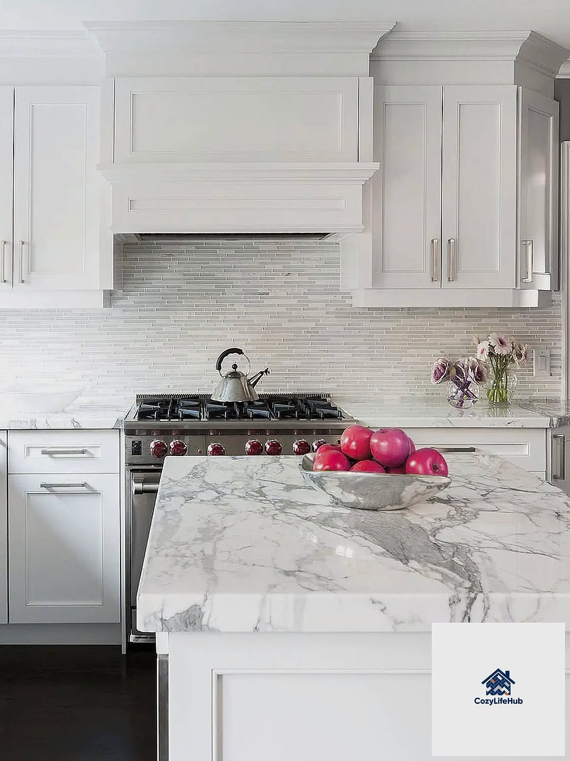 13 White Marble Backsplash Ideas That Designers Keep Coming Back To 7 Marble Slab with a Waterfall Edge Connection