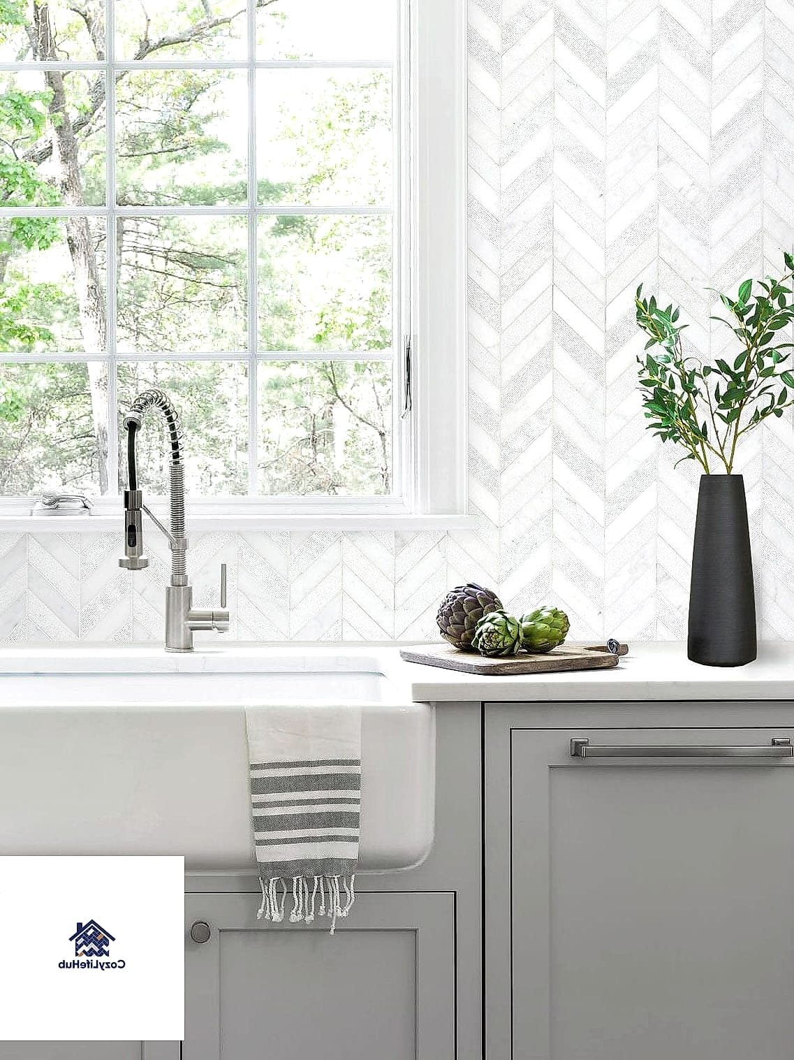 13 White Marble Backsplash Ideas That Designers Keep Coming Back To 8 Marble Tile in a Vertical Stack Layout