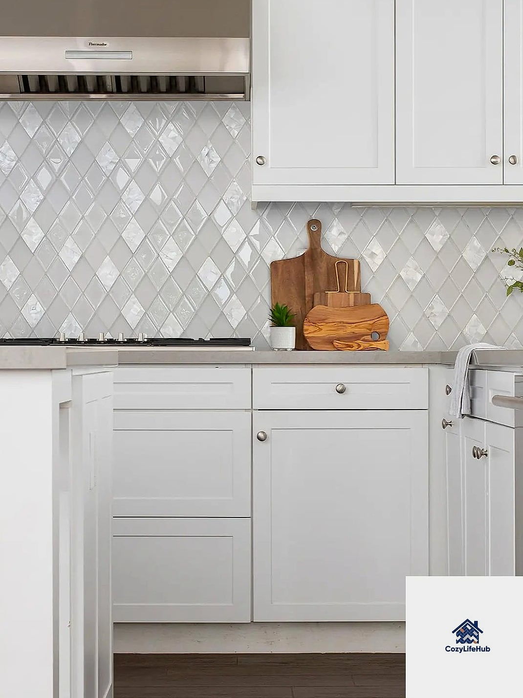 21 Shell Backsplash Ideas Worth Stealing From Interior Designers 11 Shell Tile Behind a Wet Bar