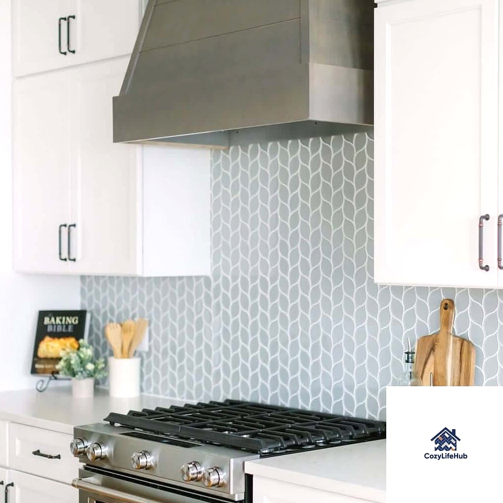 Teardrop Tile with Herringbone Border