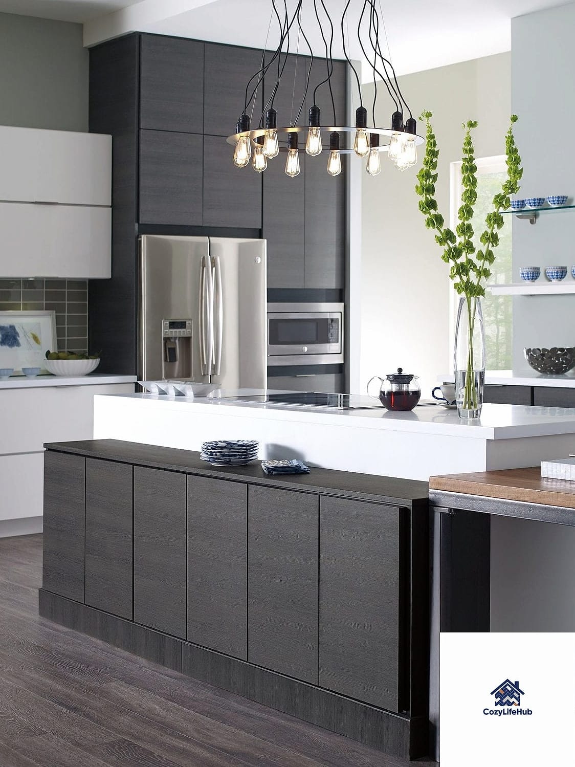 19 Modern Kitchen Ideas Worth Stealing From Interior Designers 2 Two-Tone Cabinetry