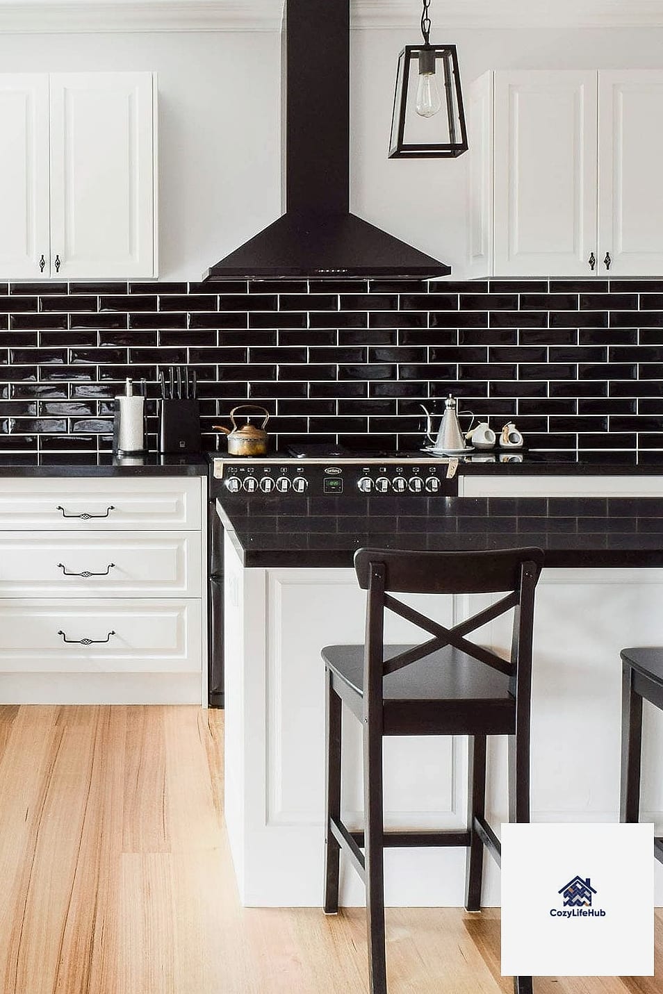 23 Backsplash for All White Kitchen Ideas for Every Home Style and Budget 17 White Tile with Black Pencil Trim